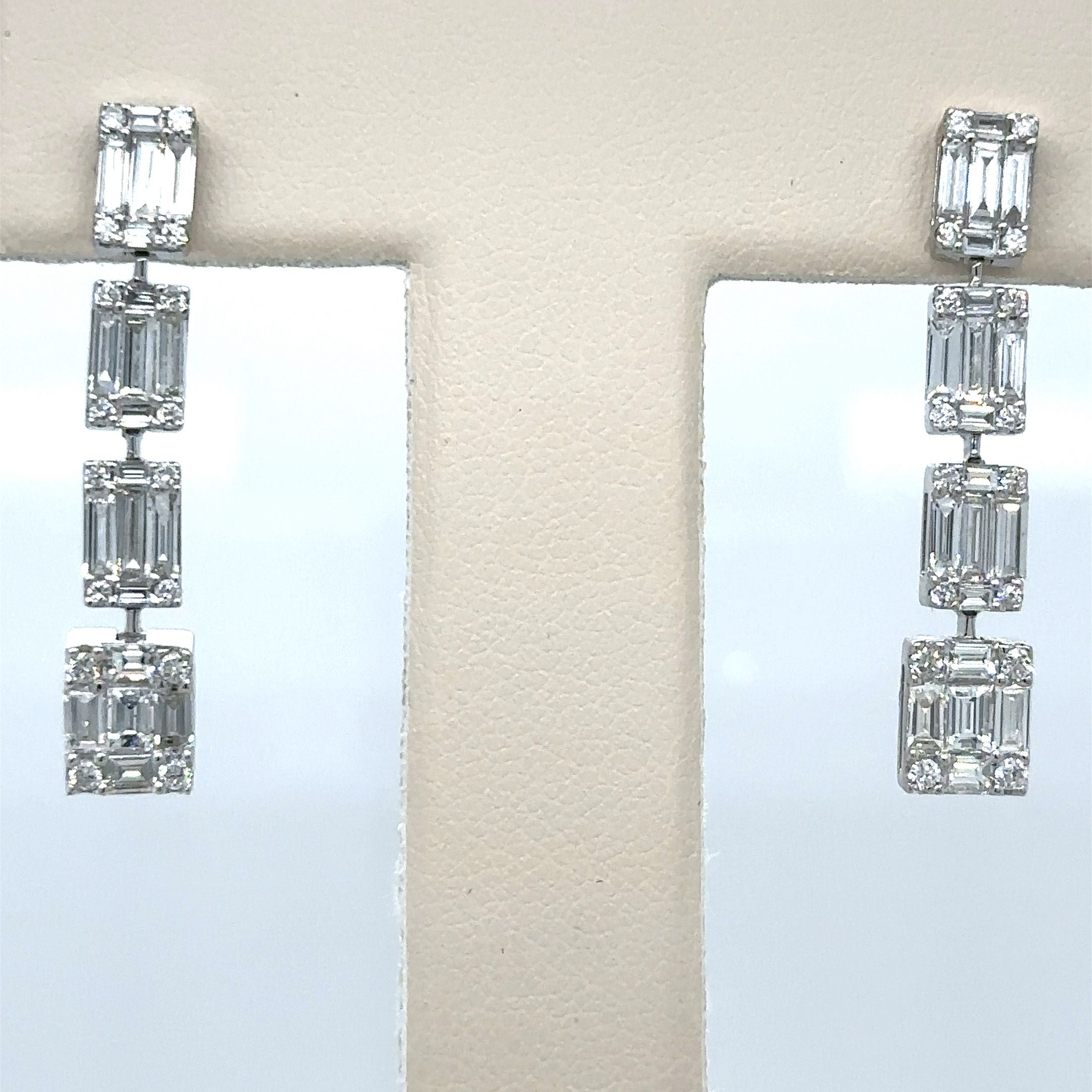 18K White Gold Diamond Earring 2.19 TCW