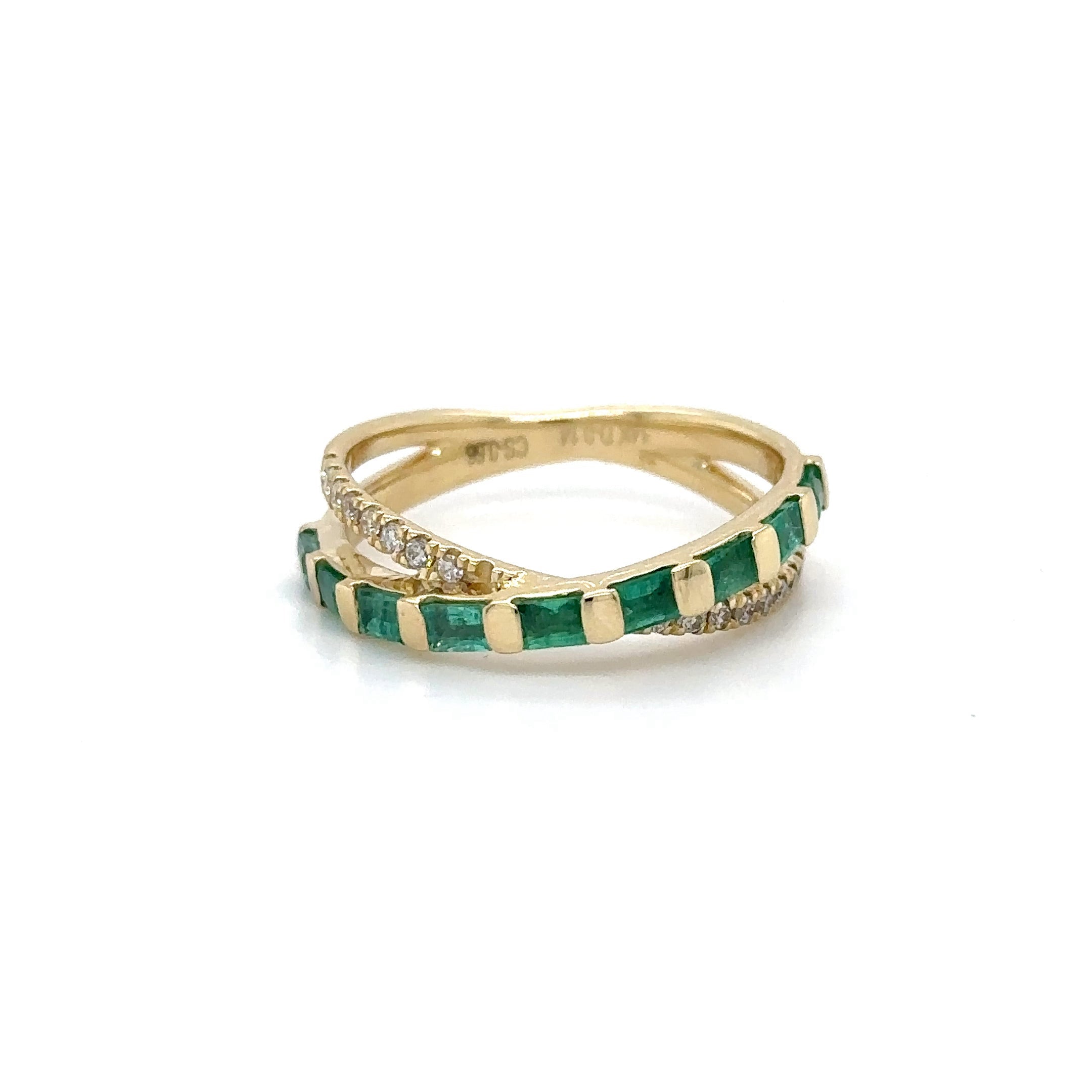 14K Yellow Gold Emerald & Diamonds Ring 0.80 TCW