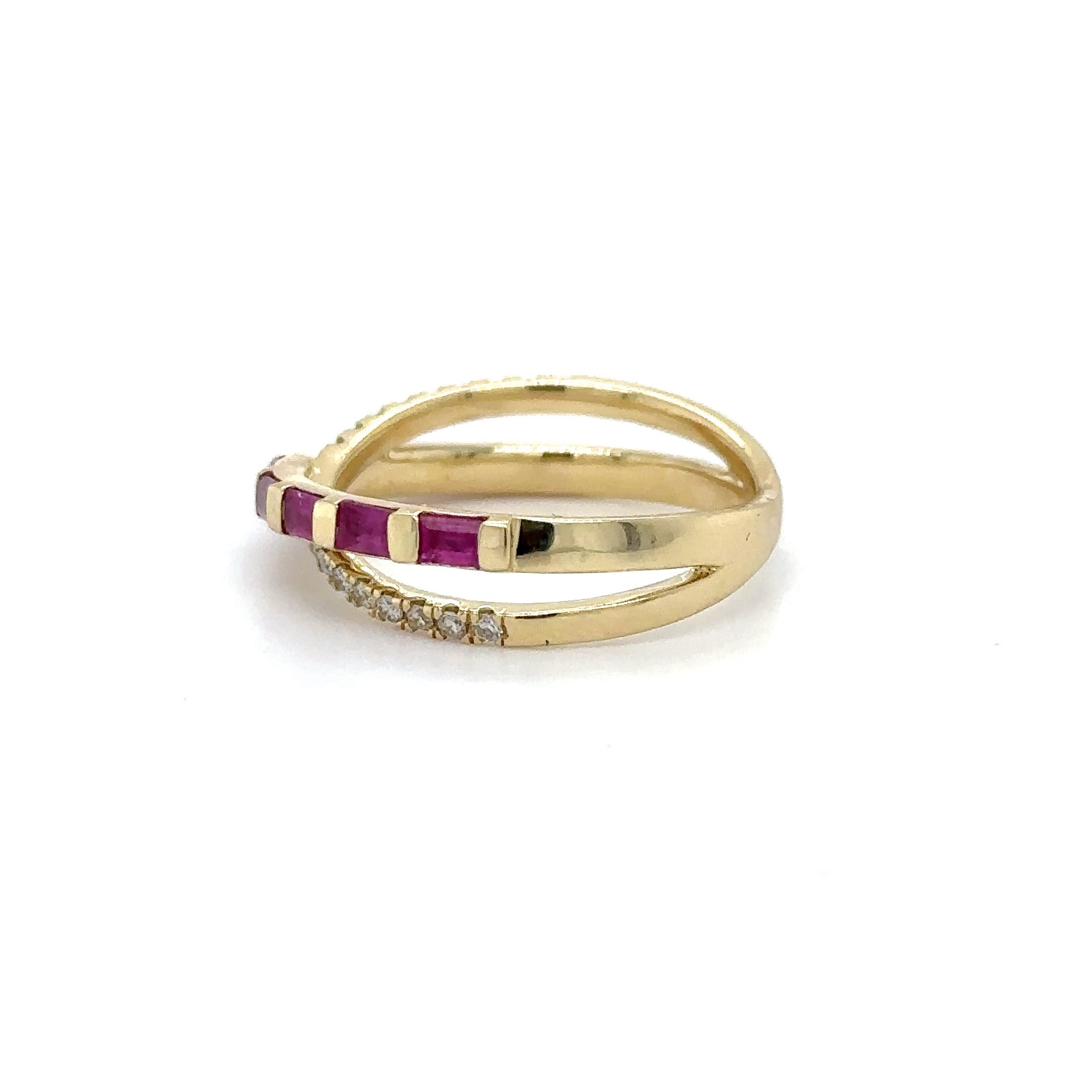 14K Yellow Gold Ruby & Diamonds Ring 1.05 TCW